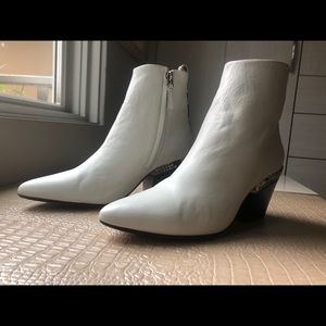 Ariat Two24 Selena White Booties Size 8B fits 7.5